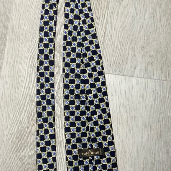 Valentino 100% Silk Men’s Tie - Made in Italy Bundle and make an offer! - Picture 2 of 3